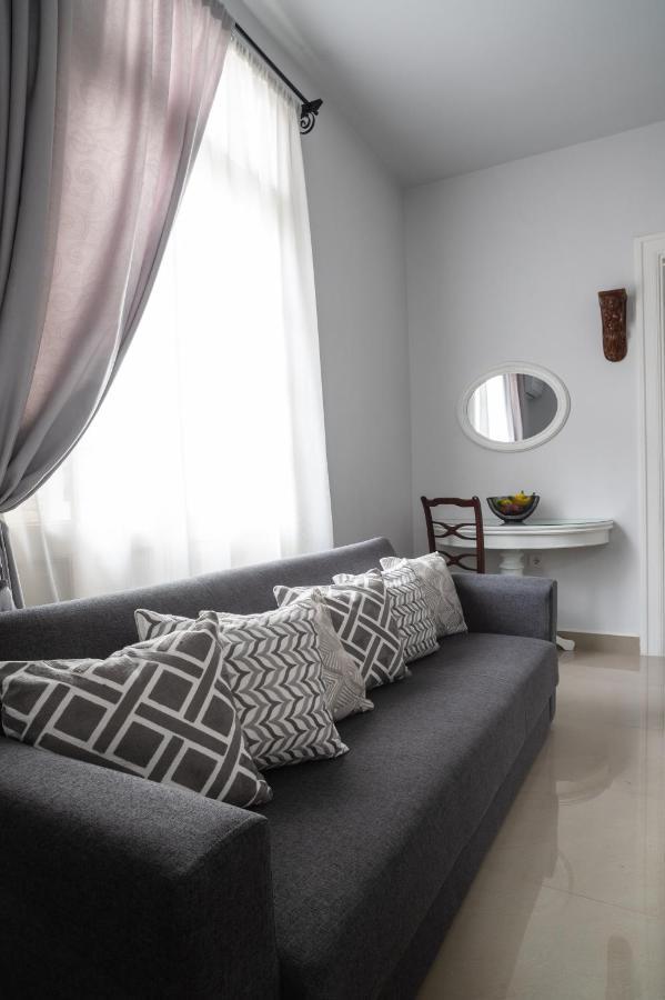 Polytimon, An Athenian Neoclassical Apartment Atenas Exterior foto