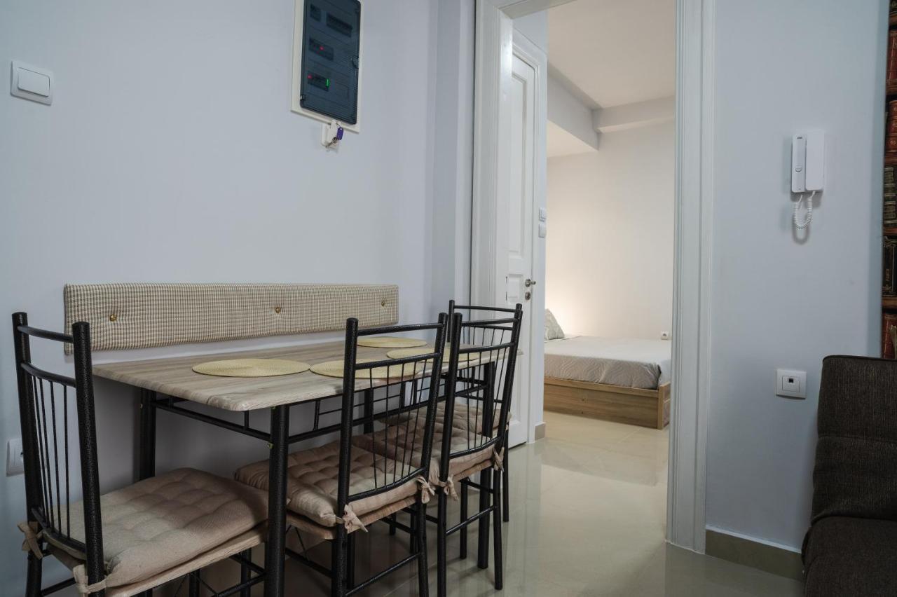 Polytimon, An Athenian Neoclassical Apartment Atenas Exterior foto