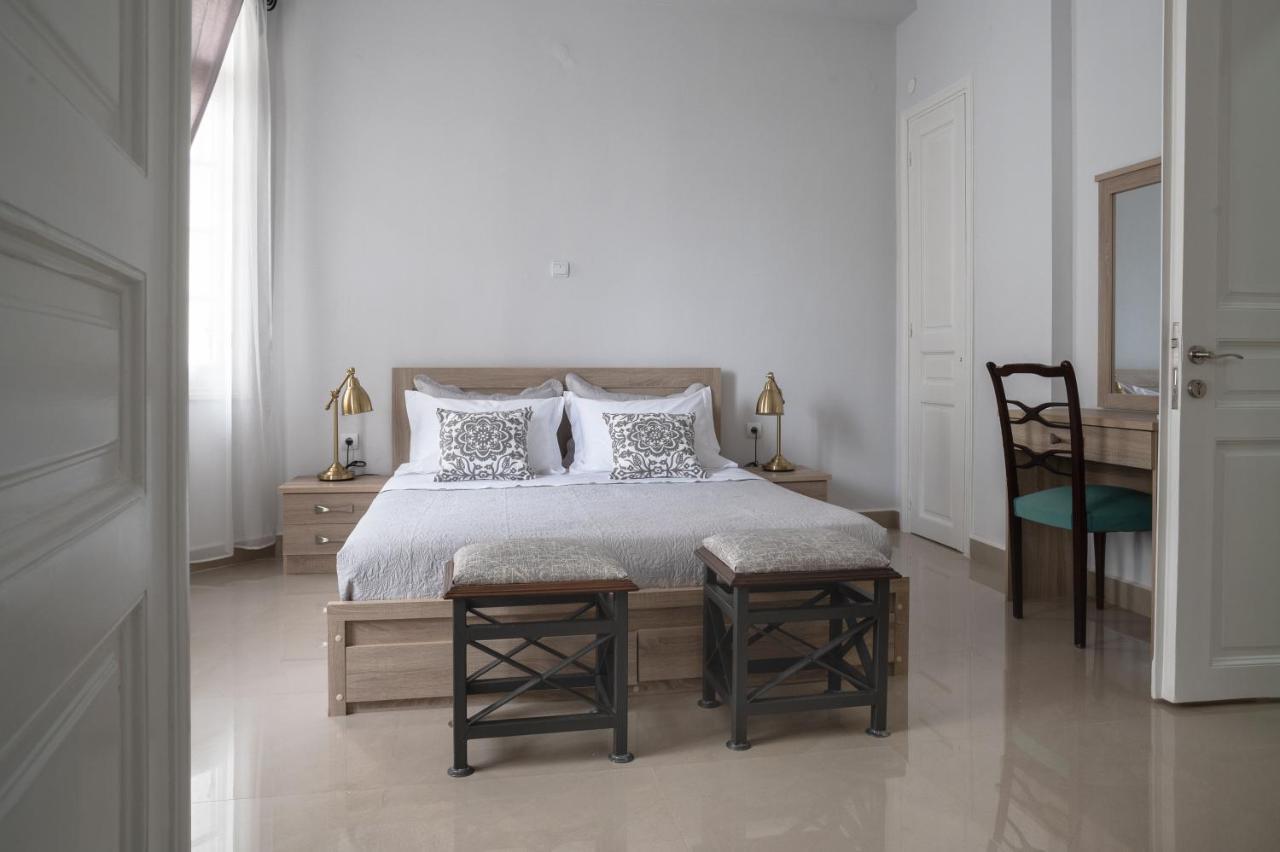 Polytimon, An Athenian Neoclassical Apartment Atenas Exterior foto